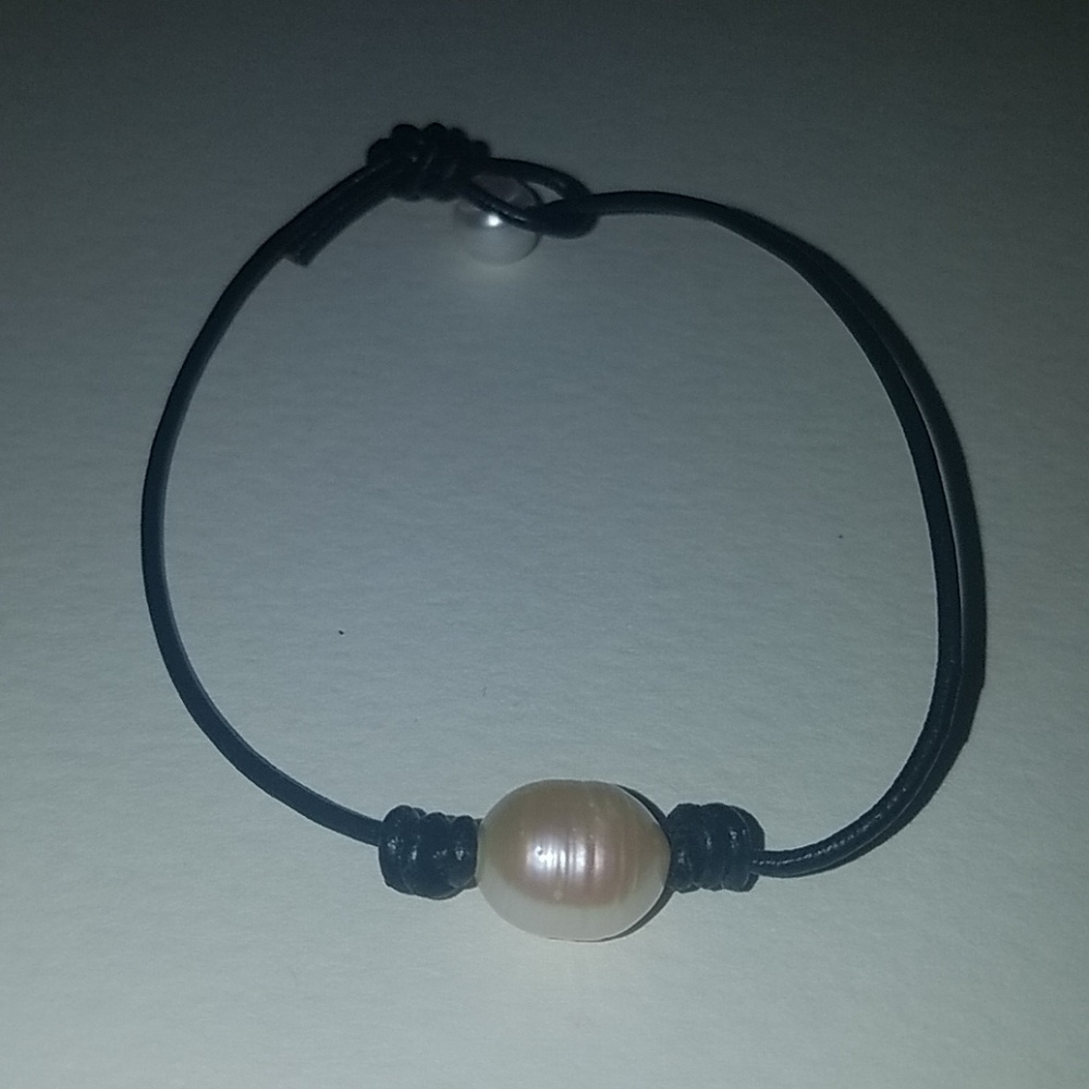 Black leather and pearl bracelet
